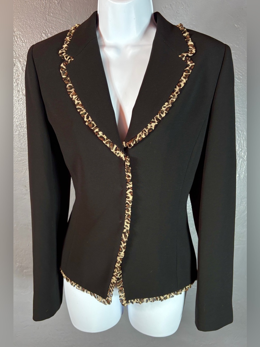 Tahari Arthur S. Levine Black Dress Blazer w/Leopard Print Ruffle Detail Size 6